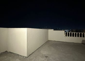 استديو بأثاث مريح وبسيط 
