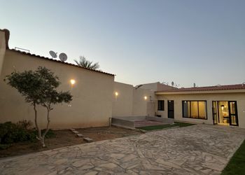 استراحة بمسطح اخضر