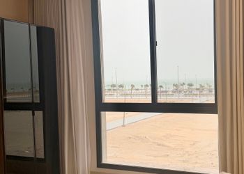 شقة بغرفة معيشة وغرفتين نوم 