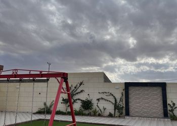 شاليه بمسطح اخضر  ومسبح خارجي