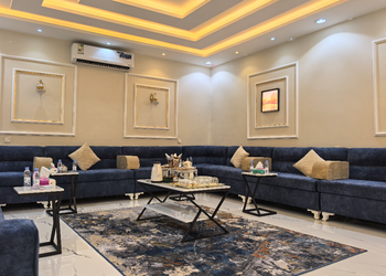 شاليه بمسطح اخضر ومجالس 