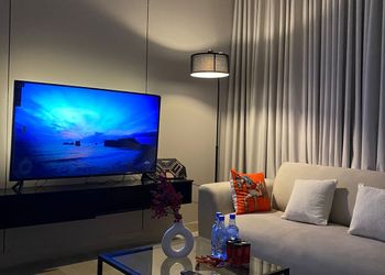 شقة بصالة أنيقة ودخول ذاتي