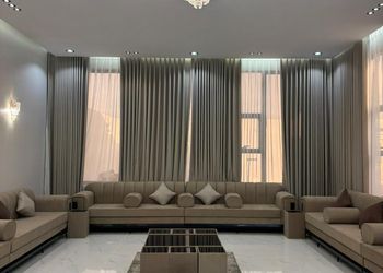 استراحة بمسطح اخضر وجلسة خارجية