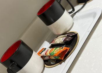 شقة بغرفة معيشة وغرفتين نوم 