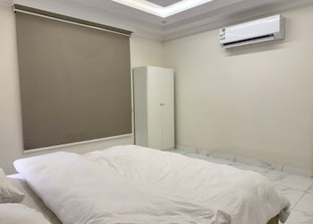 شقة بثلاث غرف نوم وصالة