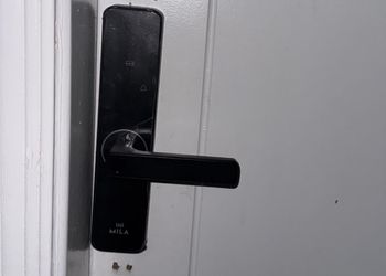 استديو بسرير ماستر وجلسة جانبية 