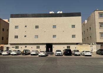 شقة بغرفتين نوم وصالة 