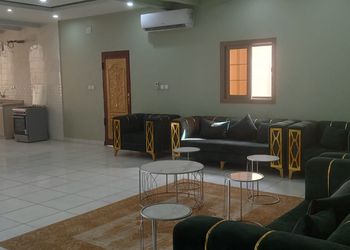 شاليه بألعاب أطفال ومسبح