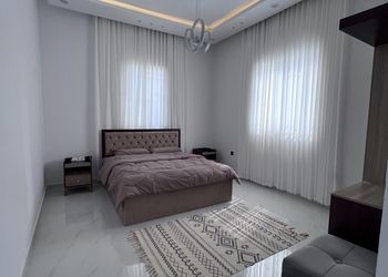 شاليه بمسبح وألعاب مائية