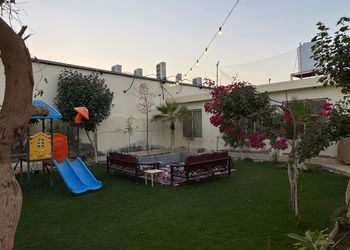 استراحة بمسطح اخضر ومجالس