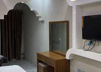 استديو بأثاث مريح وبسيط 