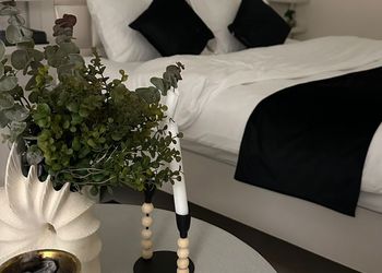 استوديو بجلسة جانبية ودخول ذاتي