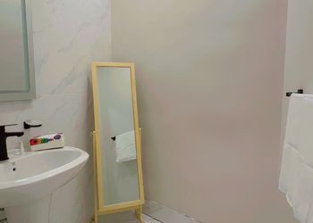شقة بغرفة معيشة وغرفة نوم 
