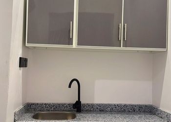 استديو بسرير ماستر وجلسة جانبية
