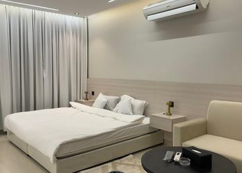 استديو بسرير ماستر وجلسة جانبية
