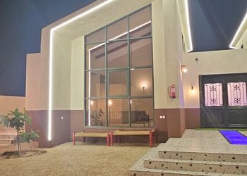 استراحة بمسطح اخضر وصالة انيقه