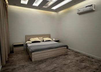 شقة بغرفتين نوم وسرير ماستر