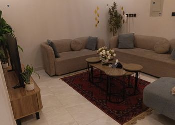 شقة بغرفة معيشة وغرفتين نوم 