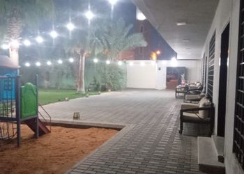 استراحة بملعب كرة طائرة ومسبح 