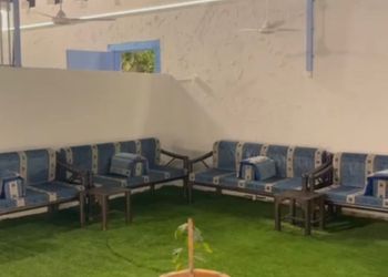 استراحة بإطلالة على مسبح وجبل