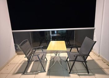 شقة بغرفه نوم وجلسة خارجية
