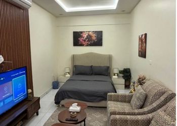 استديو هادئ بسرير ماستر 