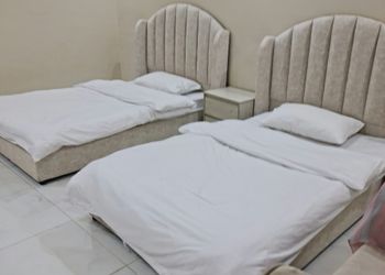 شقة بغرفتين نوم وصالة 