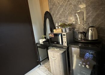 استديو بسرير ماستر وجلسة 