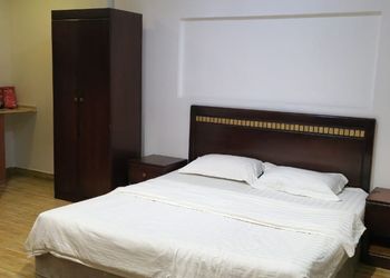 استديو بسرير ماستر وأثاث مريح 