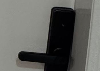 شقة بصالة انيقة ودخول ذاتي