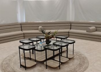 استراحة بمسبح خارجي ومجالس واسعة 