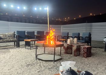 مخيم ببيت شعر وجلسة عريش 