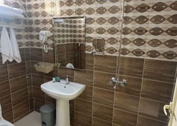 استديو بأثاث مريح وبسيط 