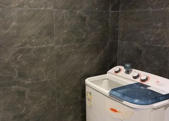 شقة بغرفة معيشة وغرفة نوم 