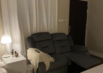 استديو بسرير ماستر وجلسة جانبية 