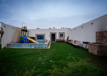 شاليه بألعاب مائية ومسبح