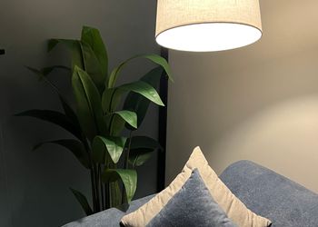 استديو بسرير ماستر وجلسة جانبية