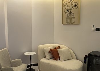 استديو بسرير ماستر وجلسة جانبية 
