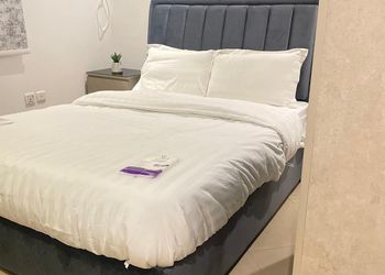 استديو بأثاث مريح وبسيط 