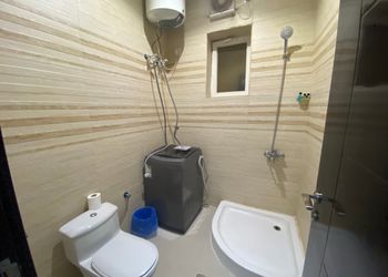 شقة بصالة وغرف نوم