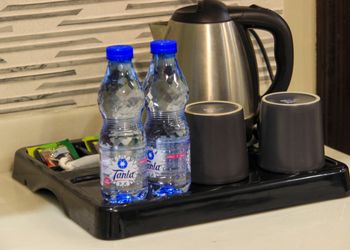 شقة بغرفتين نوم وتلفزيون ذكي