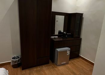 استديو بأثاث مريح وبسيط 