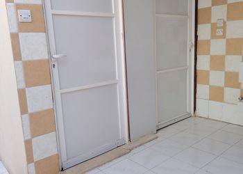 شقة بغرفة جلوس وغرفتين نوم 