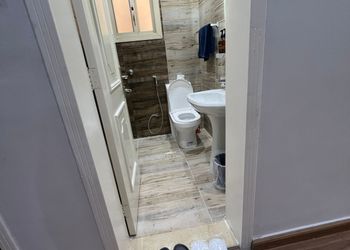 شقة بغرفة معيشة وغرفتين نوم 