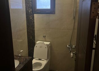 استديو بأثاث مريح وبسيط