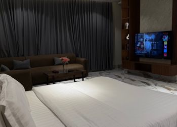 استديو بأثاث مريح وبسيط 