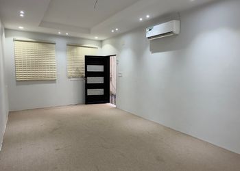 شاليه بجلسة خارجية وألعاب أطفال