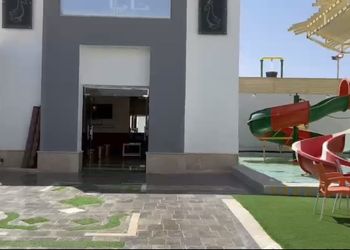 شاليه بمسبح بألعاب مائية