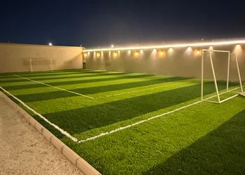 استراحة بملعب كره قدم وسله 