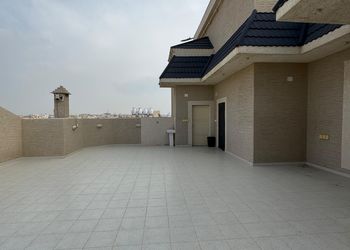 شقة بصالة جلوس وغرفة نوم 